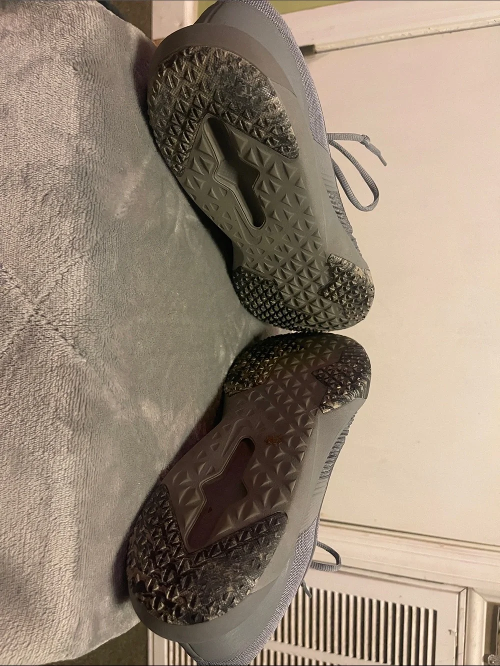 Nike Men’s Grey Athletic Training Sneakers